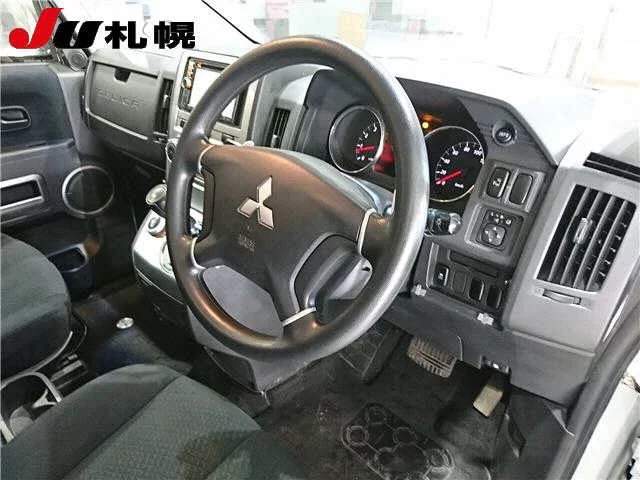 Mitsubishi DELICA D5
