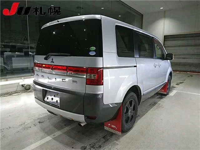 Mitsubishi DELICA D5
