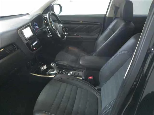 Mitsubishi OUTLANDER PHEV
