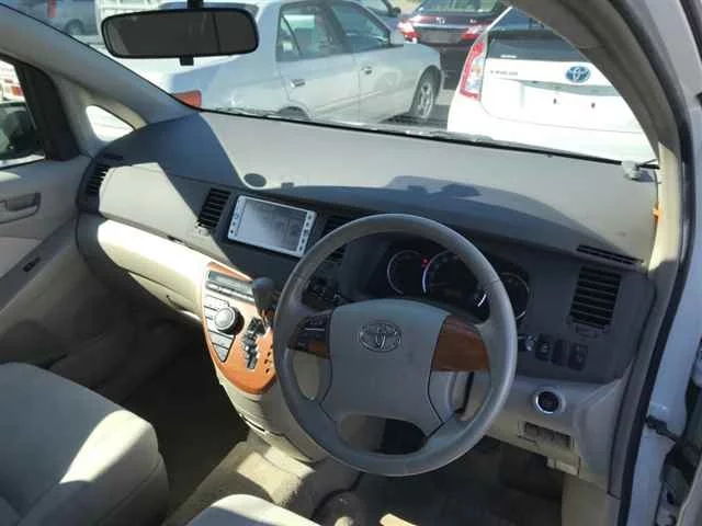 Toyota ISIS