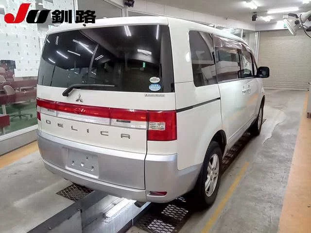 Mitsubishi DELICA D5