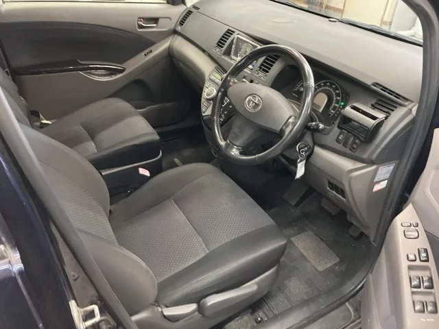 Toyota ISIS