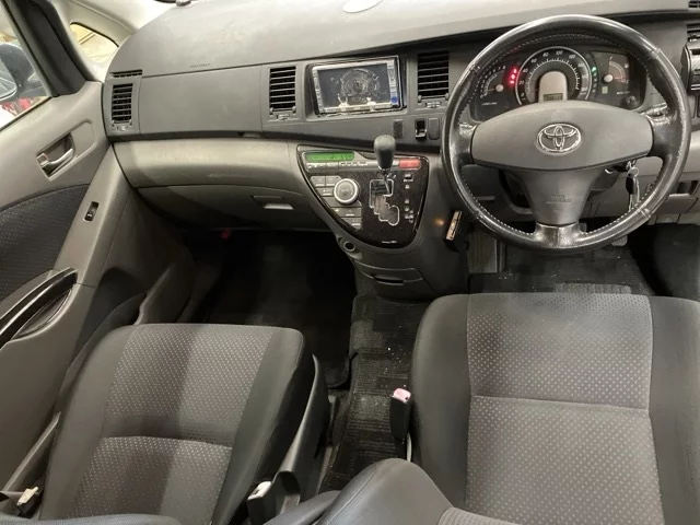 Toyota ISIS