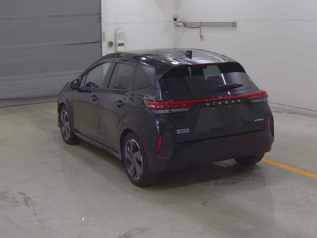 Nissan AURA