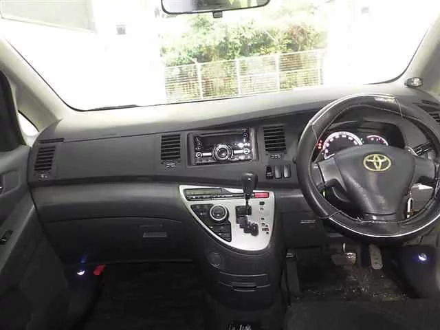 Toyota ISIS