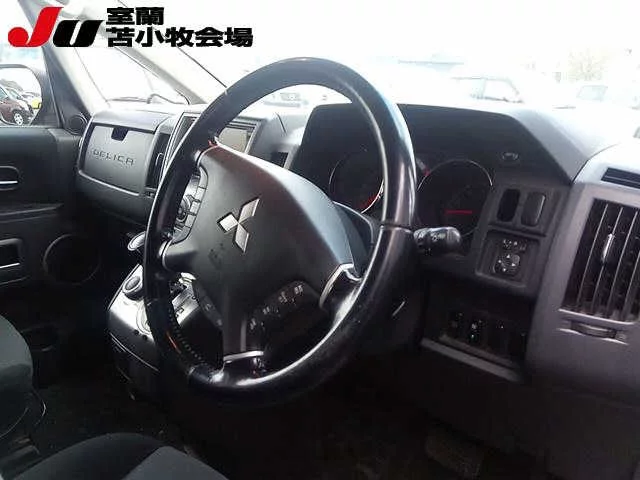 Mitsubishi DELICA D5