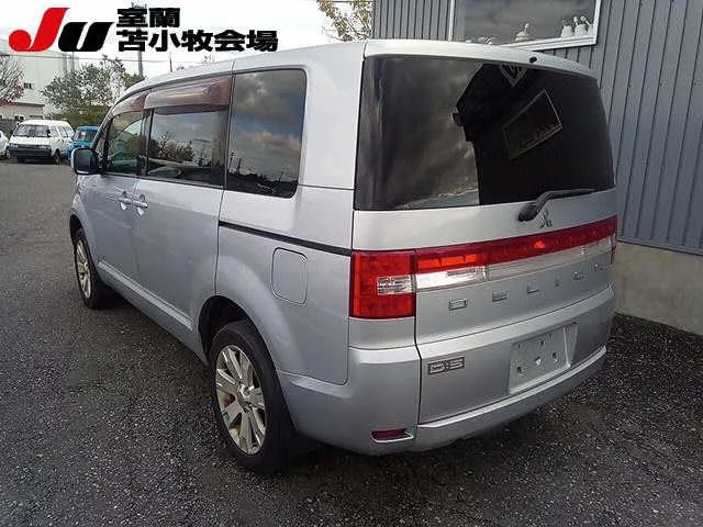 Mitsubishi DELICA D5