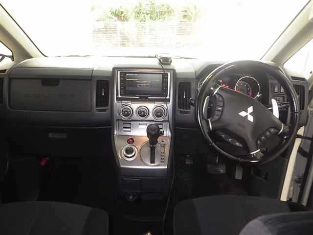 Mitsubishi DELICA D5