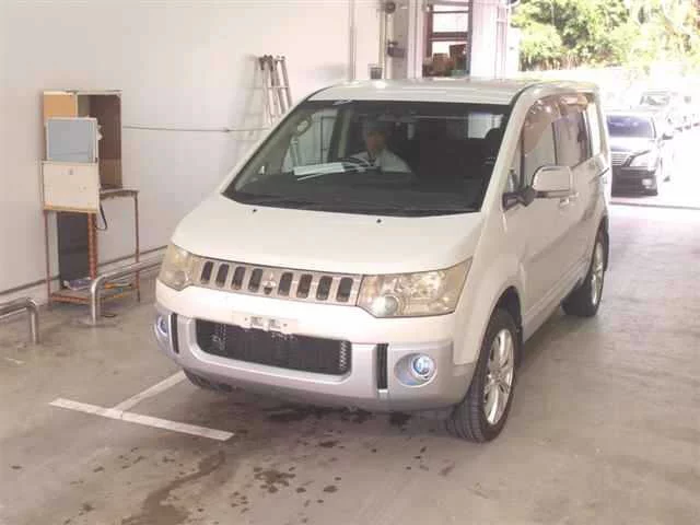 Mitsubishi DELICA D5