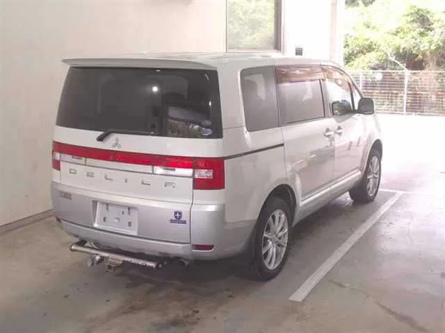 Mitsubishi DELICA D5