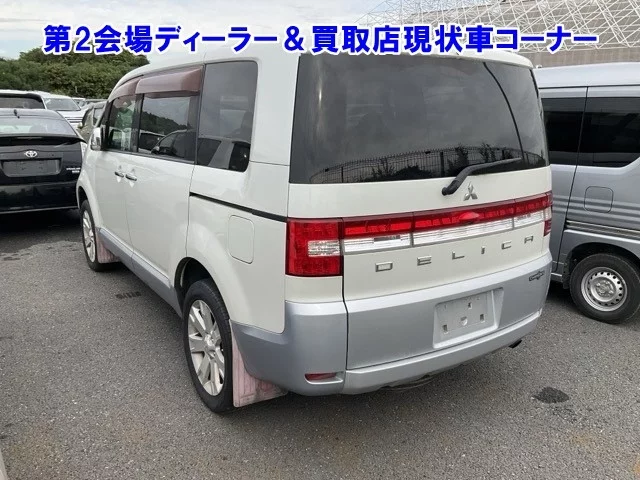 Mitsubishi DELICA D5