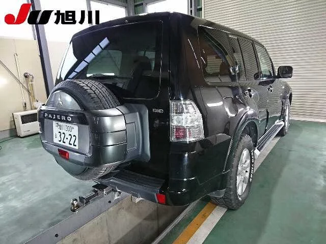 Mitsubishi PAJERO
