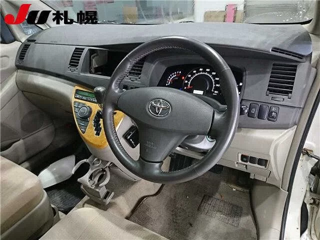 Toyota ISIS