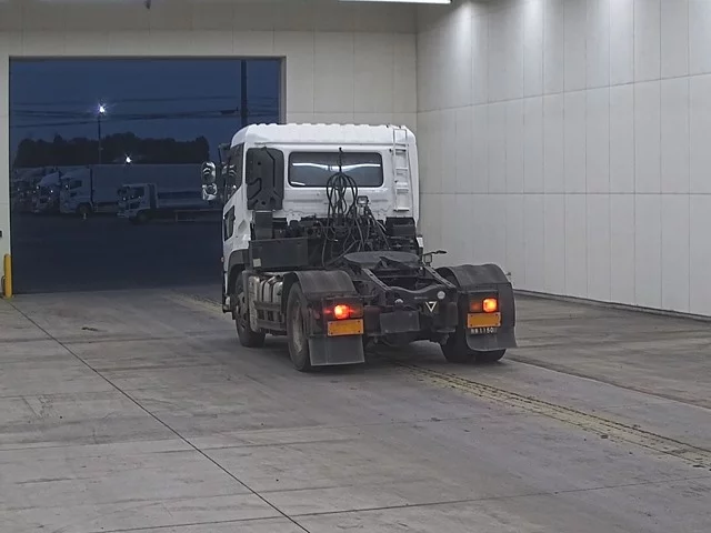 Nissan TRUCK