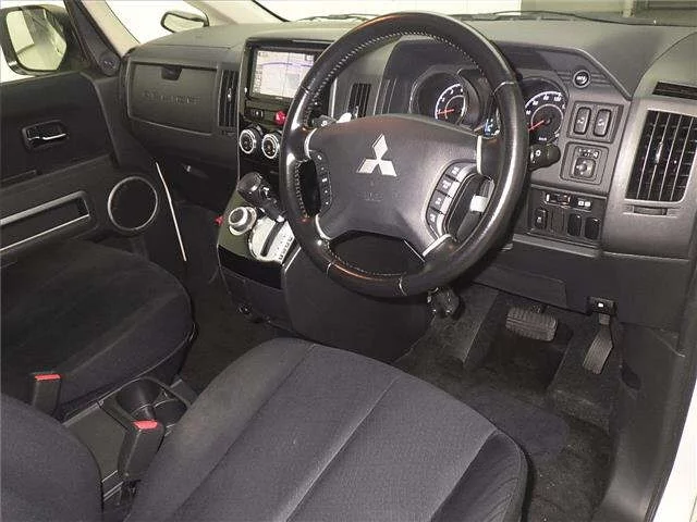 Mitsubishi DELICA D5