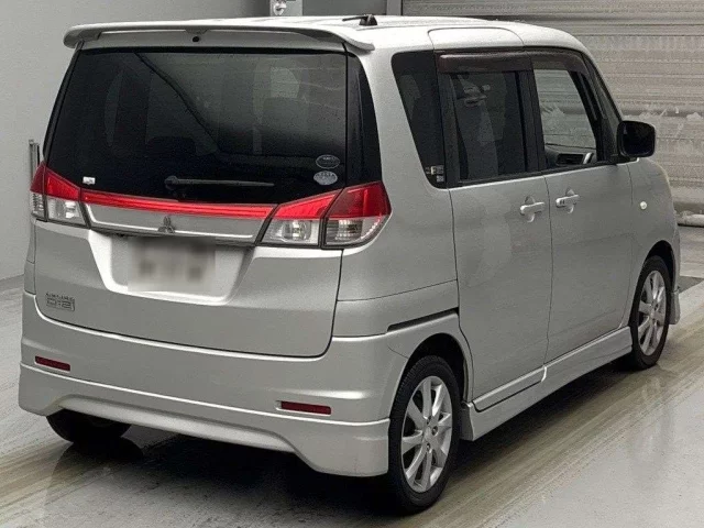 Mitsubishi DELICA D2