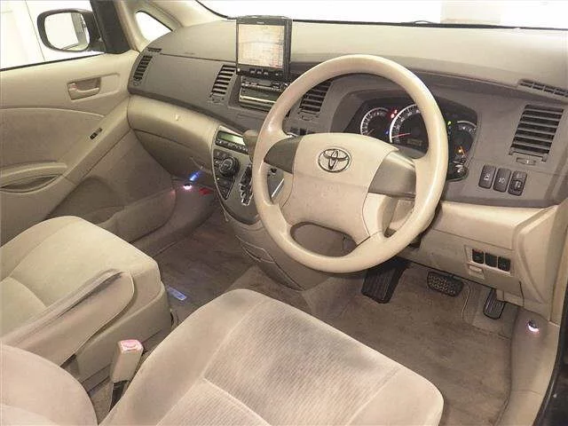 Toyota ISIS