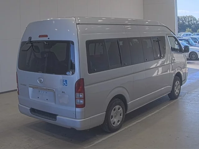 Toyota REGIUS ACE COMMUTER