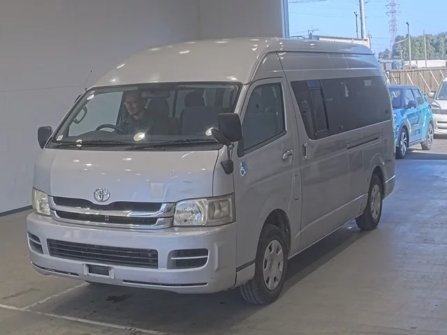 Toyota REGIUS ACE COMMUTER