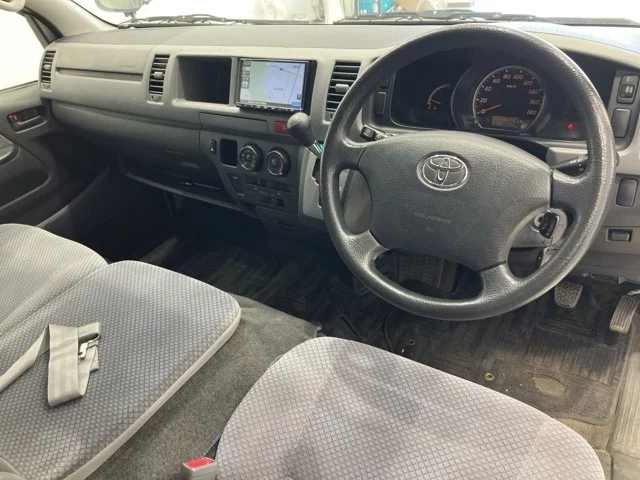 Toyota REGIUS ACE COMMUTER