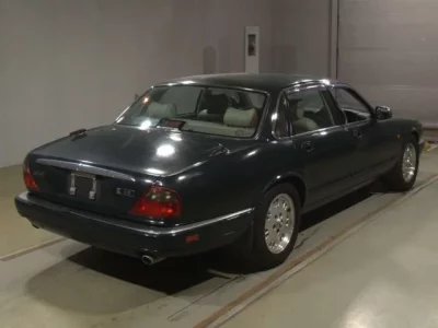 Jaguar XJ SERIES