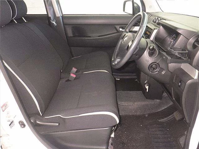 Toyota PIXIS SPACE
