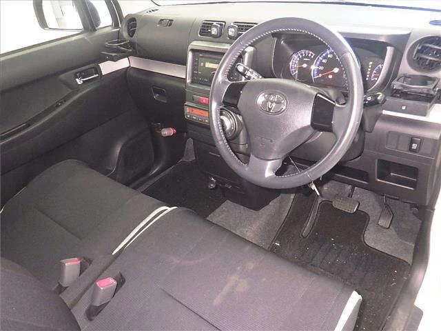 Toyota PIXIS SPACE