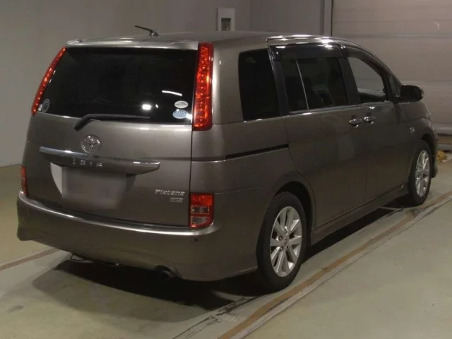 Toyota ISIS
