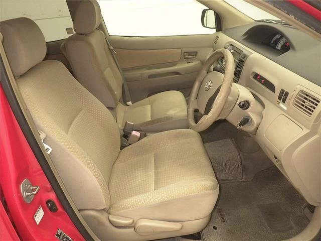 Toyota RAUM