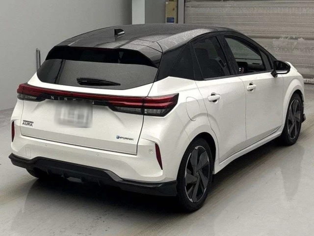 Nissan AURA