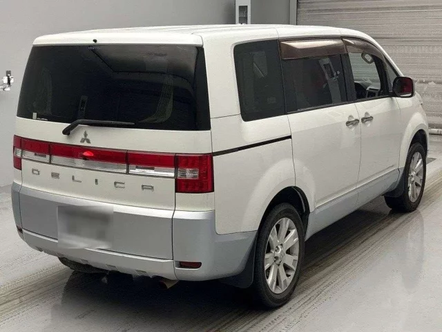 Mitsubishi DELICA D5