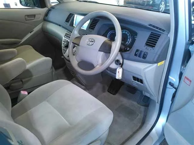 Toyota ISIS