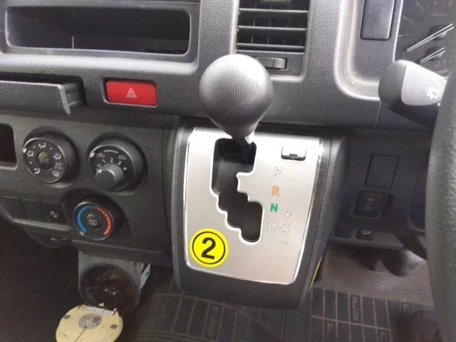 Toyota HIACE VAN