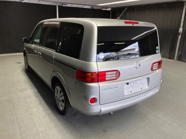 Nissan LAFESTA