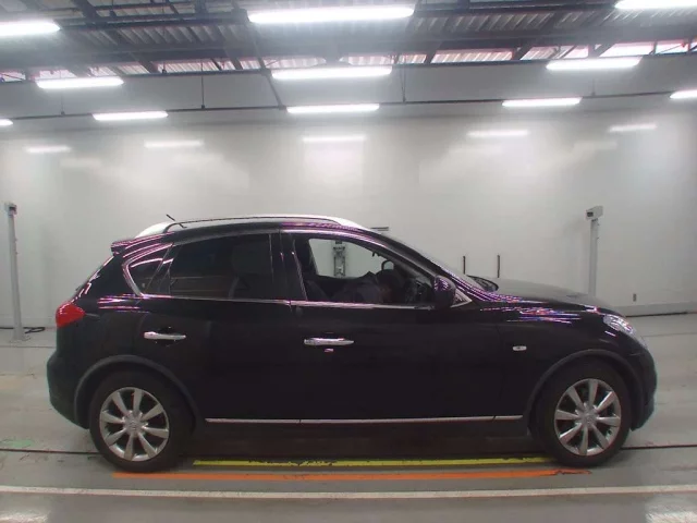 Nissan SKYLINE CROSSOVER