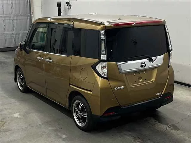 Toyota TANK