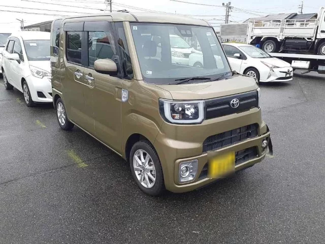 Toyota PIXIS MEGA