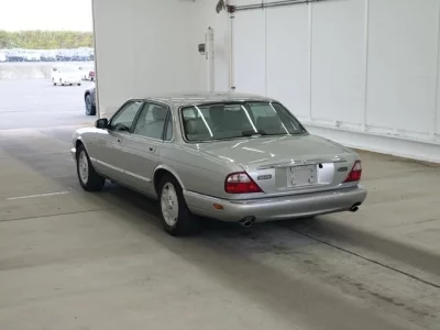 Jaguar XJ SERIES