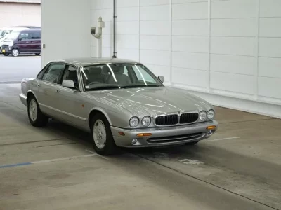 Jaguar XJ SERIES