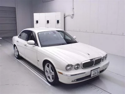 Jaguar XJ SERIES
