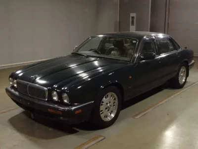Jaguar XJ SERIES