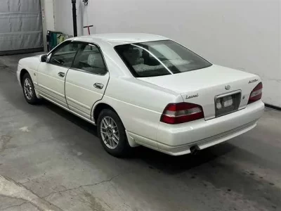 Nissan LAUREL
