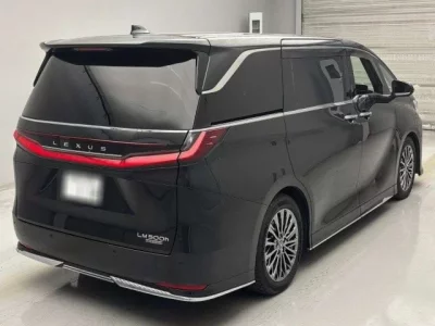Lexus LM