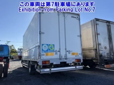 Nissan TRUCK