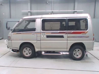 Mitsubishi DELICA WAGON