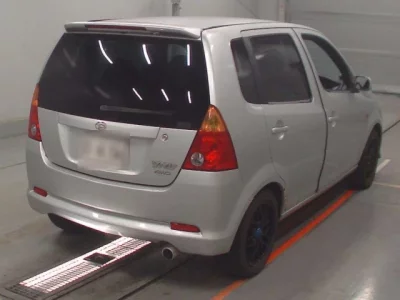 Daihatsu YRV