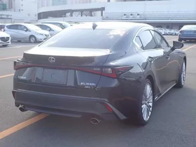 Lexus IS