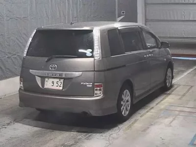 Toyota ISIS