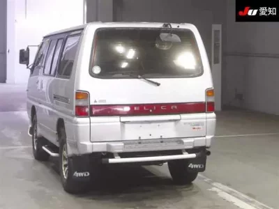 Mitsubishi DELICA WAGON