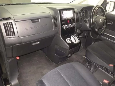 Mitsubishi DELICA D5